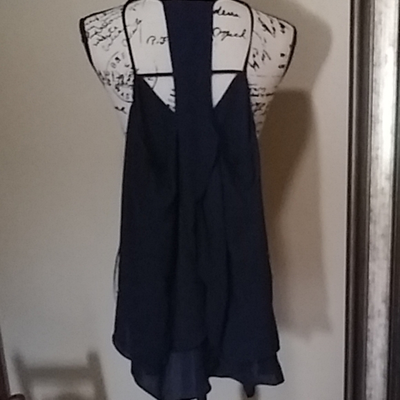 Guess Ruffle top or shell - Picture 2 of 3